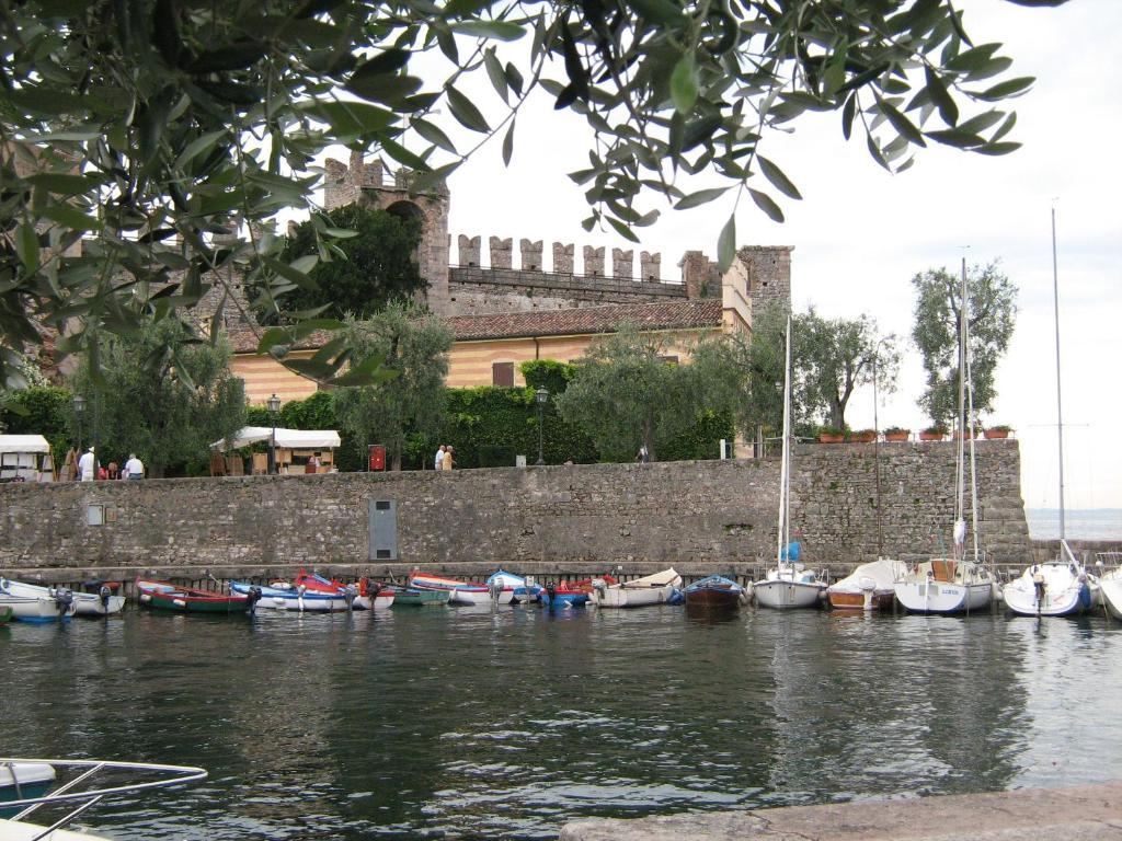 Hotel Al Caval Torri Del Benaco Exterior foto