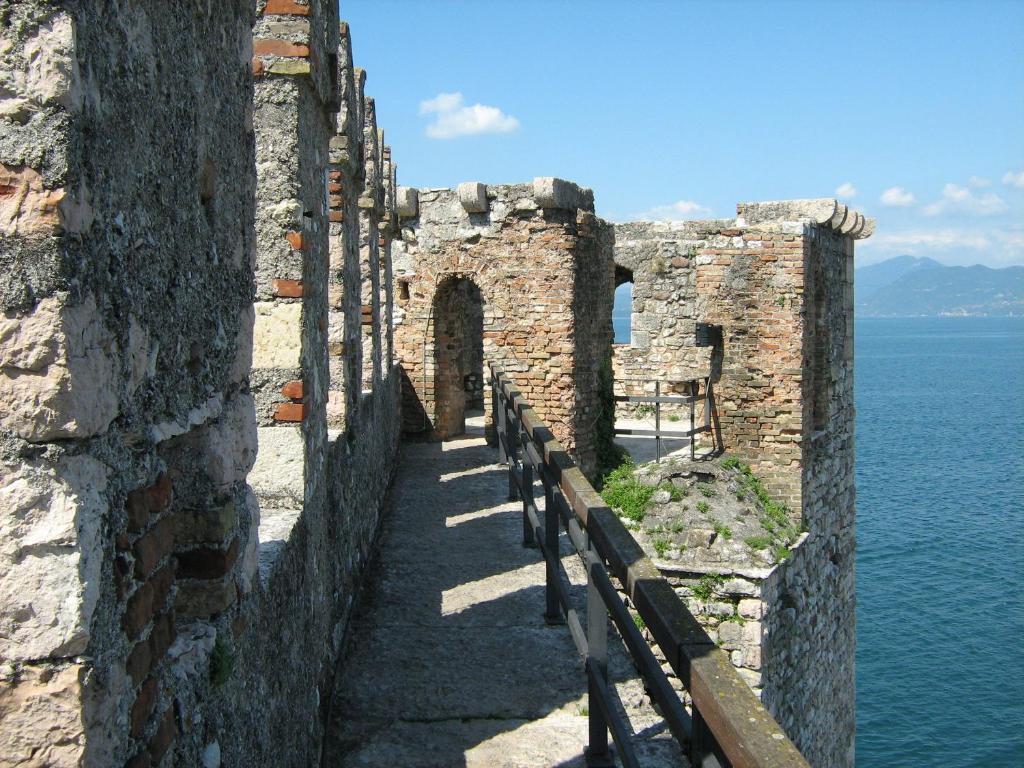 Hotel Al Caval Torri Del Benaco Exterior foto