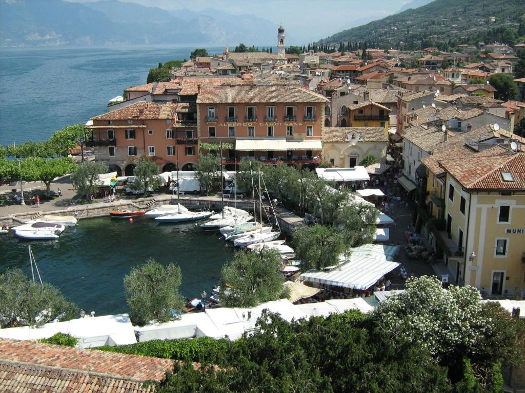 Hotel Al Caval Torri Del Benaco Exterior foto