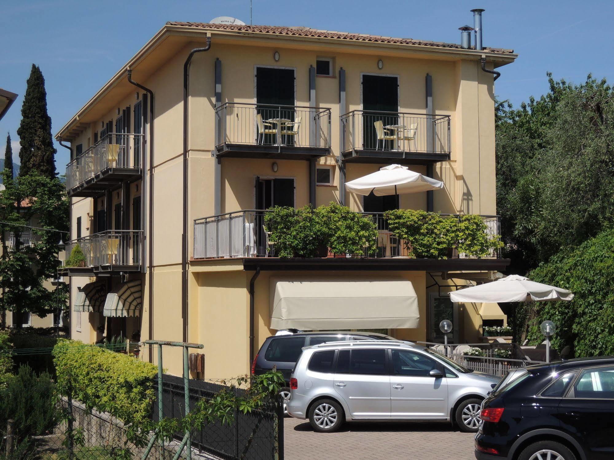 Hotel Al Caval Torri Del Benaco Exterior foto