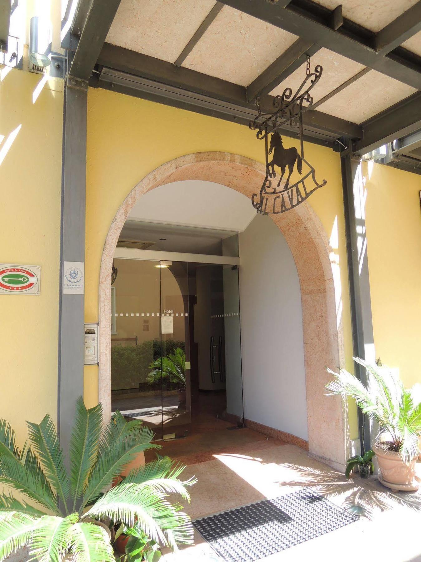 Hotel Al Caval Torri Del Benaco Exterior foto