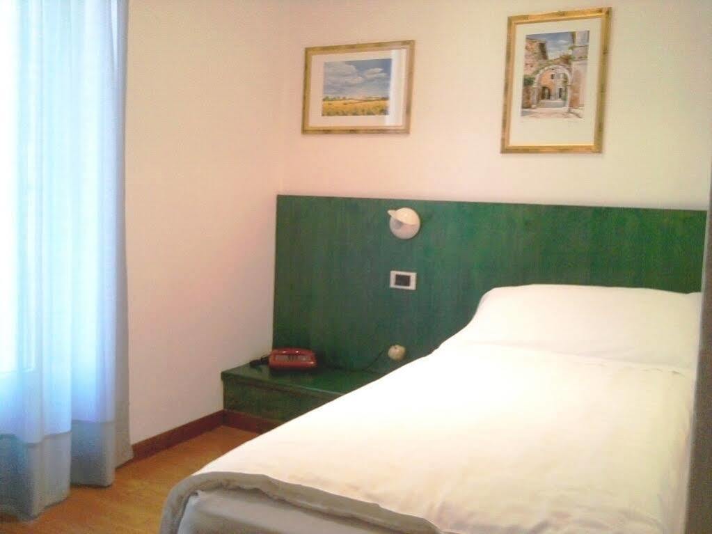 Hotel Al Caval Torri Del Benaco Exterior foto